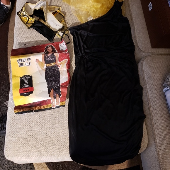 Women's costume - Picture 2 of 2